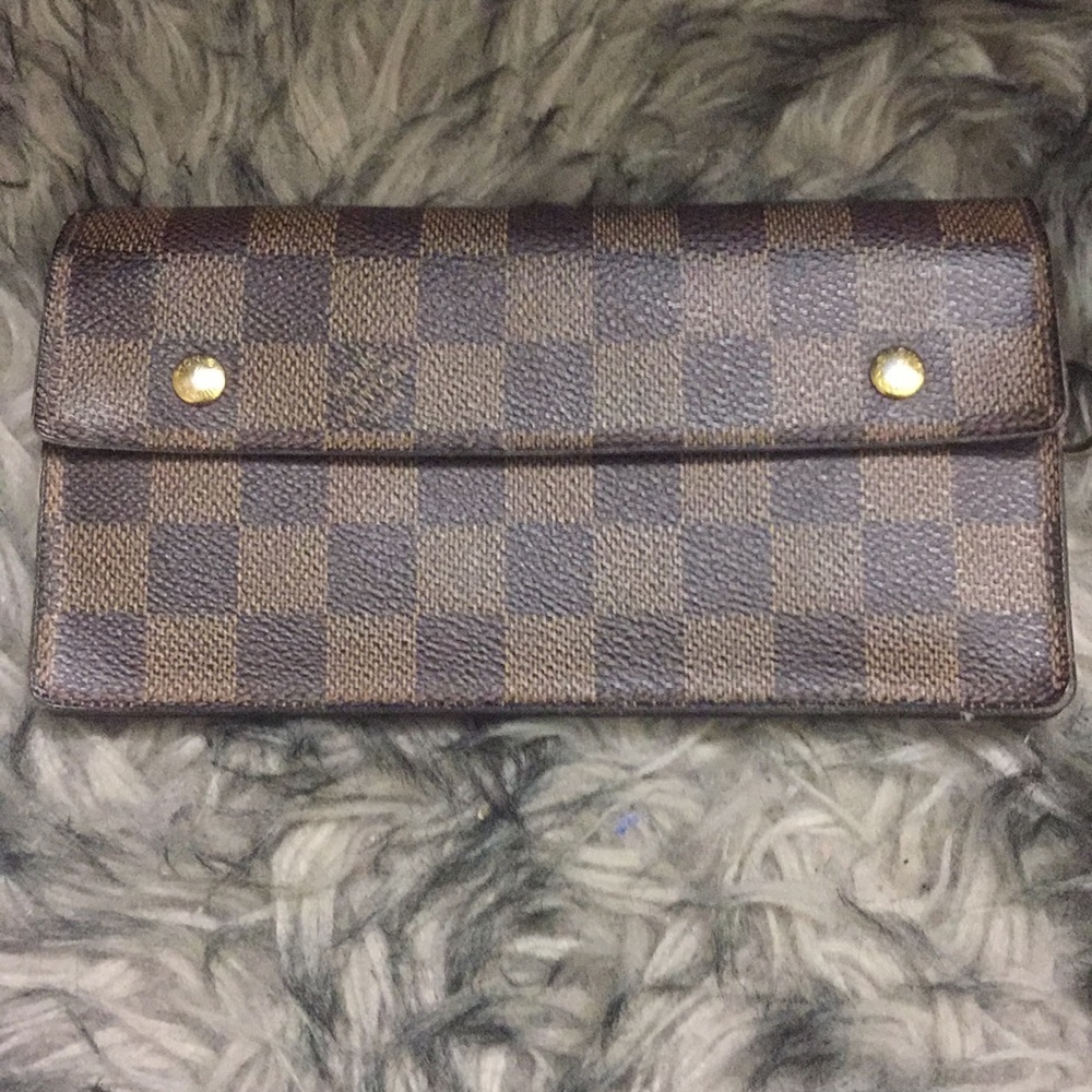 (Authentic) Louis Vuitton wallet